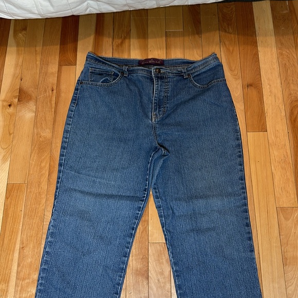 Gloria Vanderbilt jeans - Picture 2 of 6